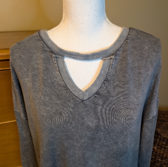 A&I GRAY Denim Wash V Neck Softy Scrunch Sleeve Sweatshirt PULLOVER - Picture 2 of 10